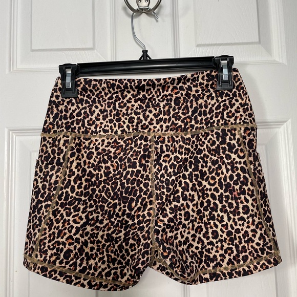 Small high waisted shorts - Picture 2 of 8